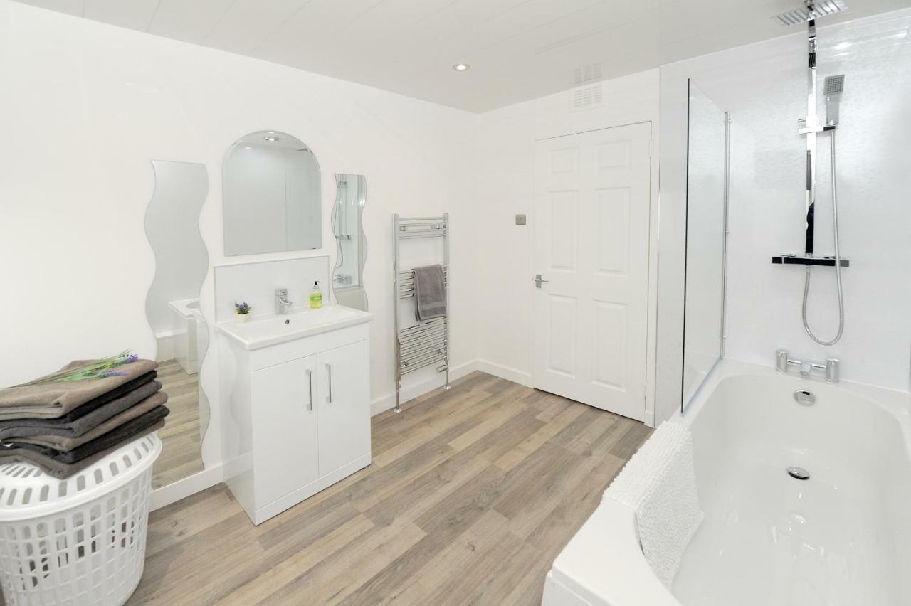Three Bedroom Spacious House Stirling Extérieur photo